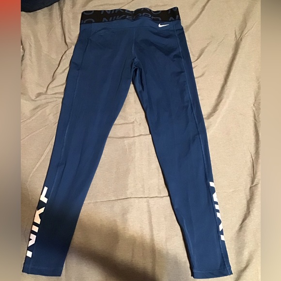 Women Nike Dri- Fit leggings. - Picture 2 of 4